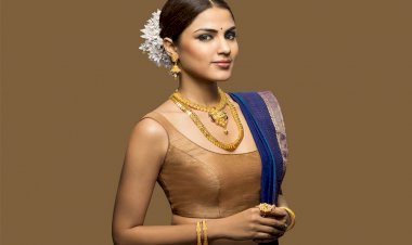 Sushant Singh father files FIR against Rhea Chakraborty in Patna